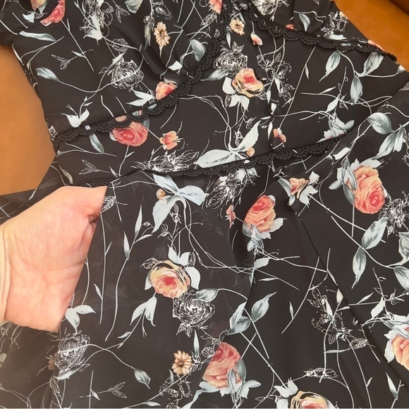 CHICWISH Women's V-Neck Floral Puff Sleeve
High Waisted Chiffon Romper Size S - Picture 15 of 16